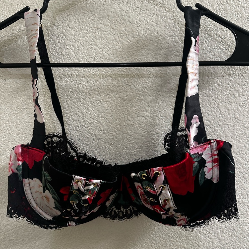 Victoria's Secret Black Floral Lace Underwire Bra with Pink and Red Flowers